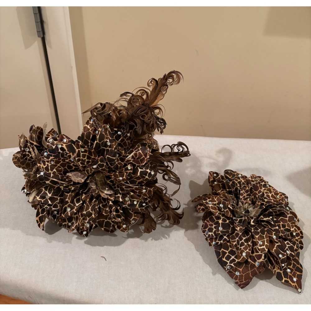 Women's matching headpiece & flower pin